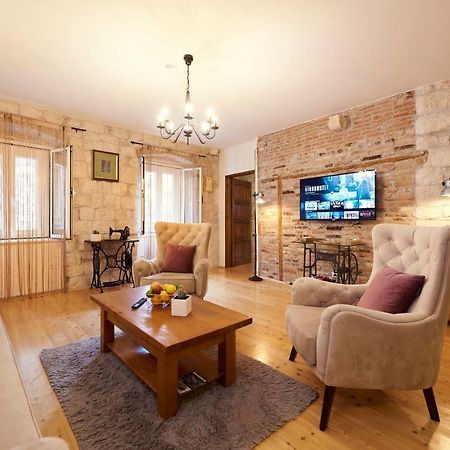 Apartment Capo Residence - Old Town - Parking Trogir Bagian luar foto