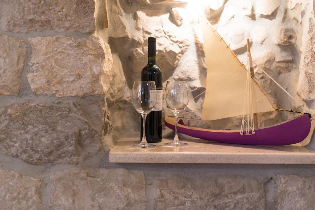 Apartment Capo Residence - Old Town - Parking Trogir Bagian luar foto