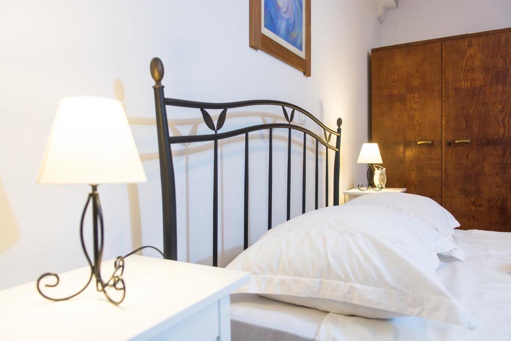 Apartment Capo Residence - Old Town - Parking Trogir Bagian luar foto