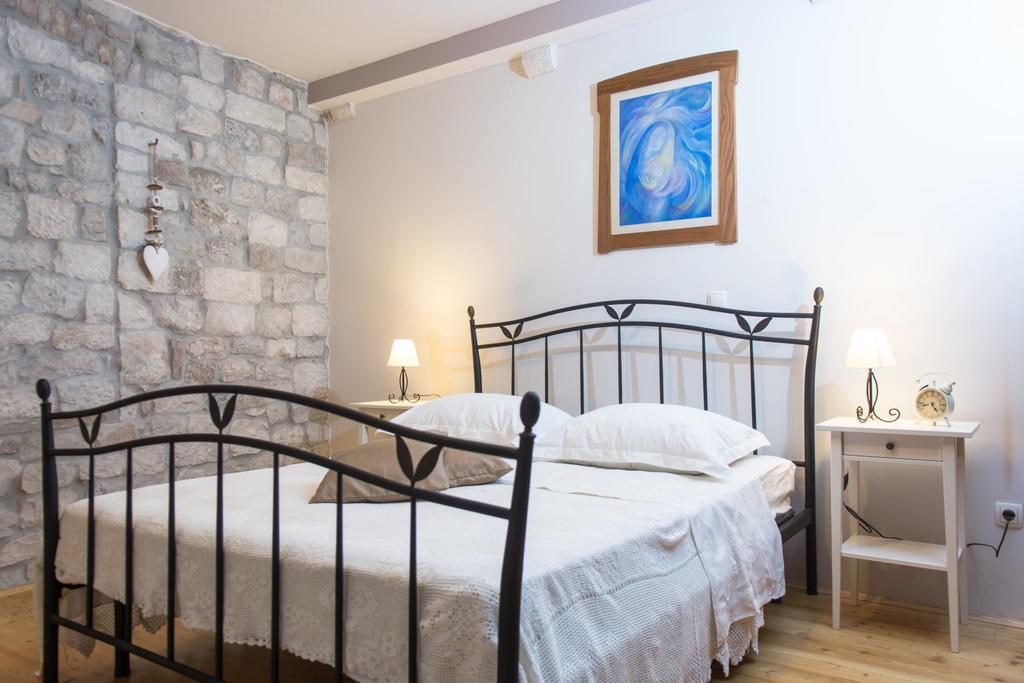 Apartment Capo Residence - Old Town - Parking Trogir Bagian luar foto