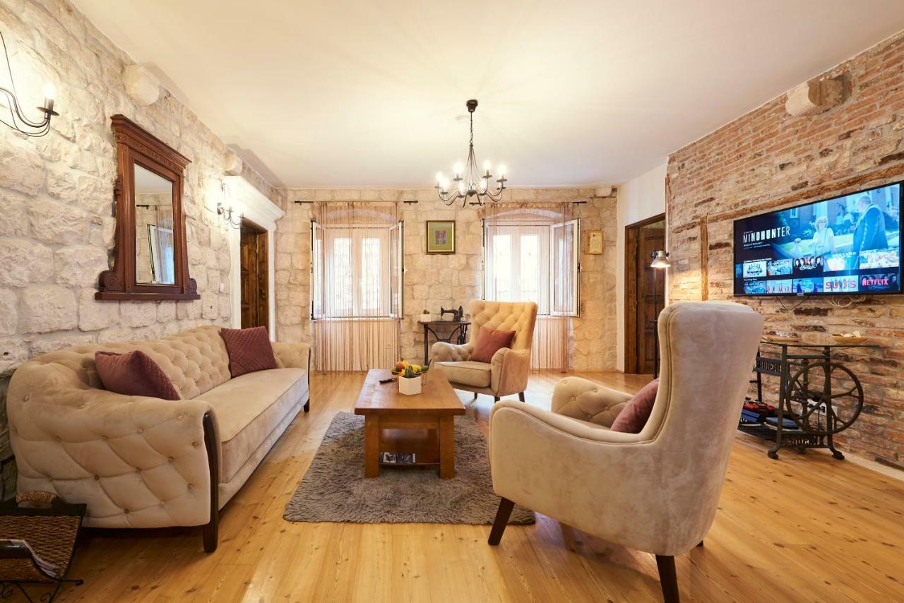 Apartment Capo Residence - Old Town - Parking Trogir Bagian luar foto