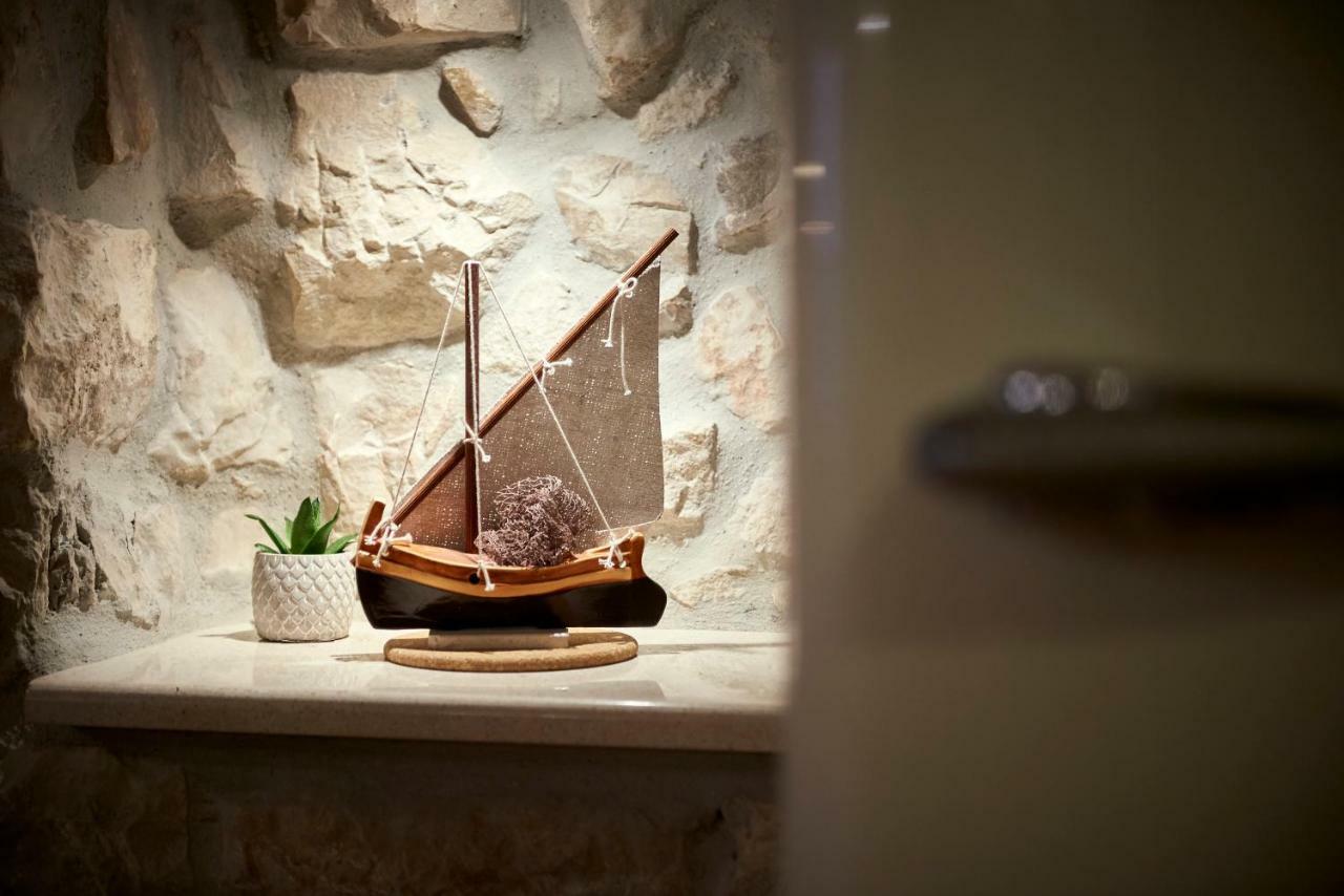 Apartment Capo Residence - Old Town - Parking Trogir Bagian luar foto