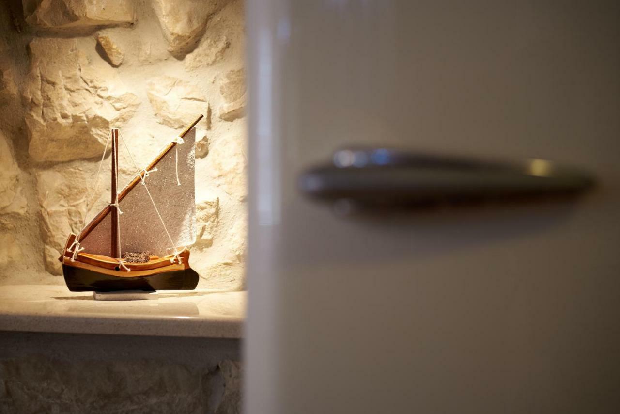 Apartment Capo Residence - Old Town - Parking Trogir Bagian luar foto