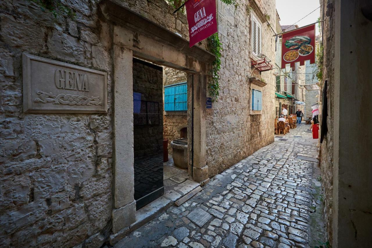 Apartment Capo Residence - Old Town - Parking Trogir Bagian luar foto