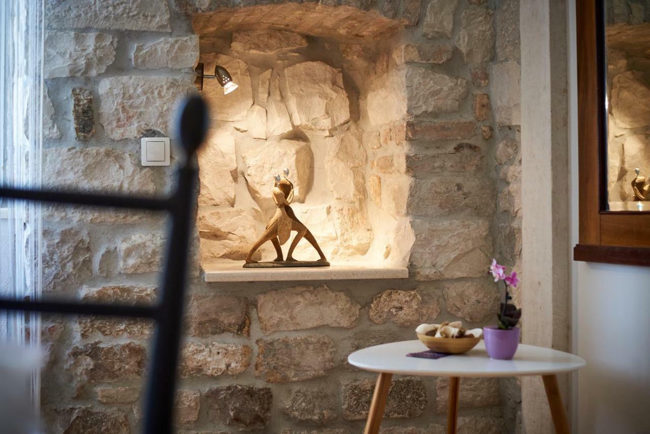 Apartment Capo Residence - Old Town - Parking Trogir Bagian luar foto