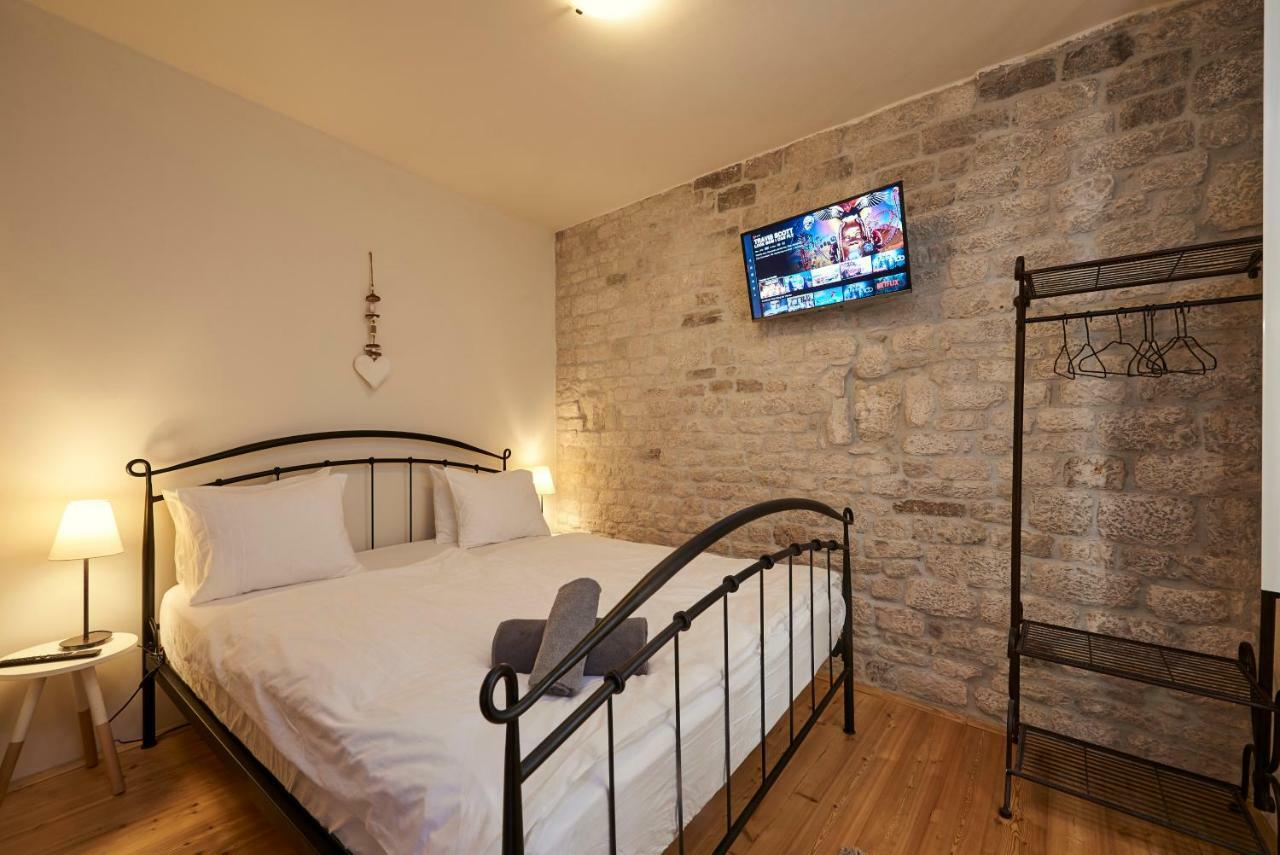 Apartment Capo Residence - Old Town - Parking Trogir Bagian luar foto