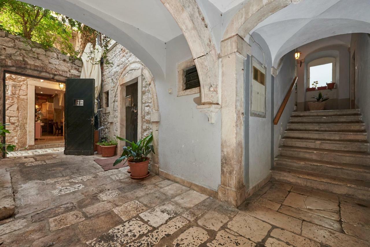 Apartment Capo Residence - Old Town - Parking Trogir Bagian luar foto