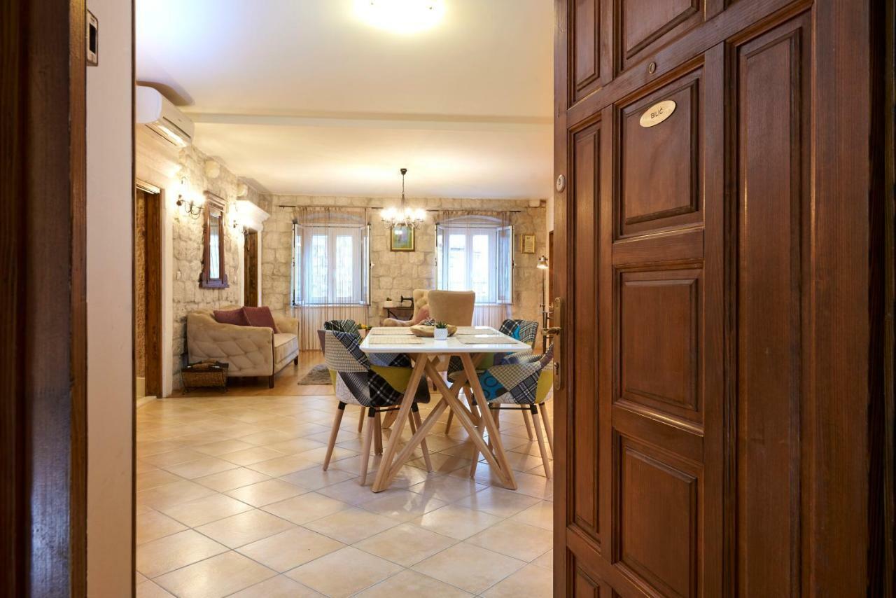 Apartment Capo Residence - Old Town - Parking Trogir Bagian luar foto