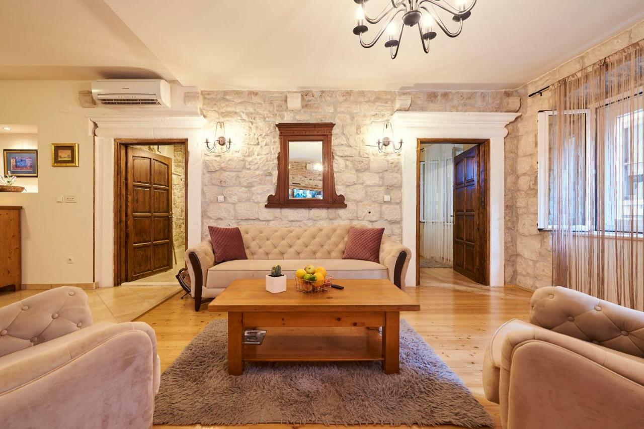 Apartment Capo Residence - Old Town - Parking Trogir Bagian luar foto