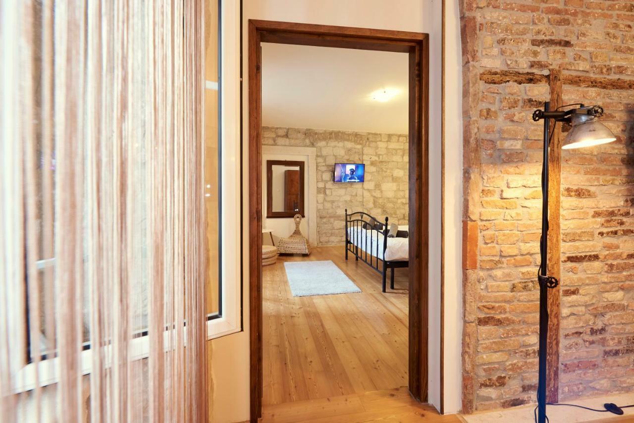 Apartment Capo Residence - Old Town - Parking Trogir Bagian luar foto