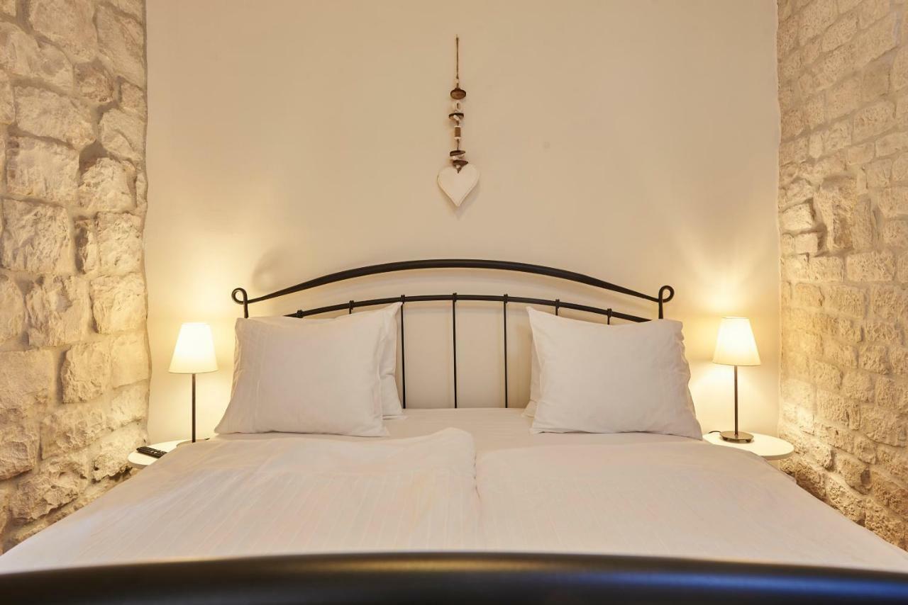 Apartment Capo Residence - Old Town - Parking Trogir Bagian luar foto