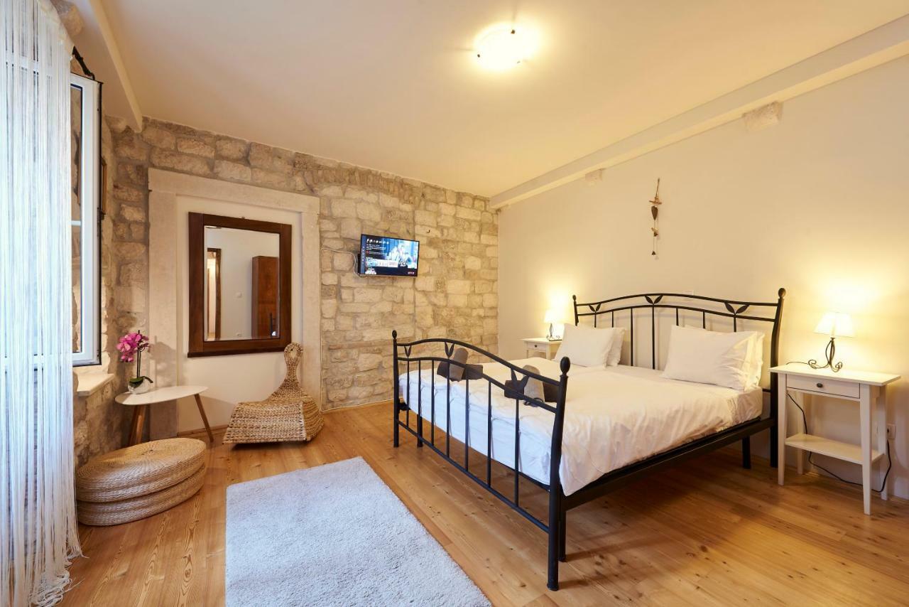 Apartment Capo Residence - Old Town - Parking Trogir Bagian luar foto