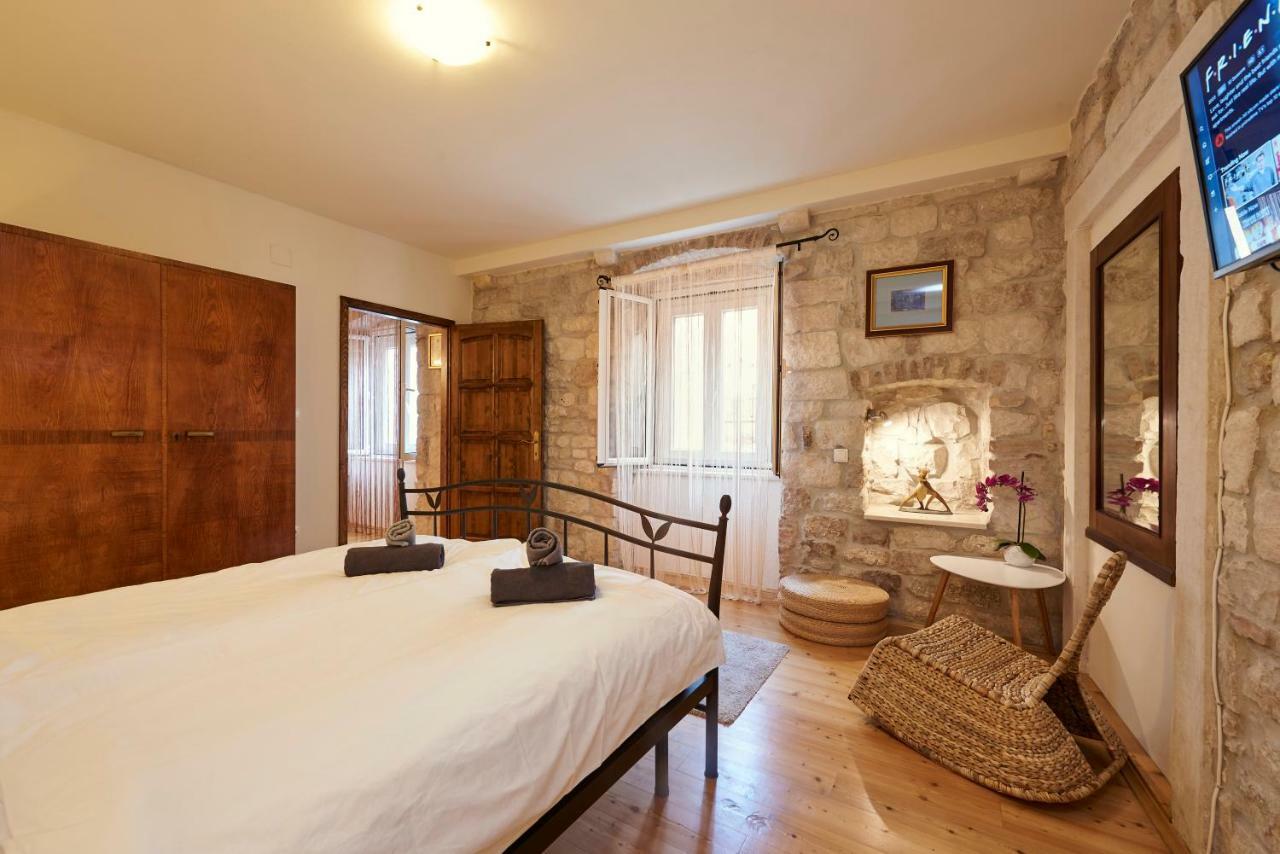 Apartment Capo Residence - Old Town - Parking Trogir Bagian luar foto
