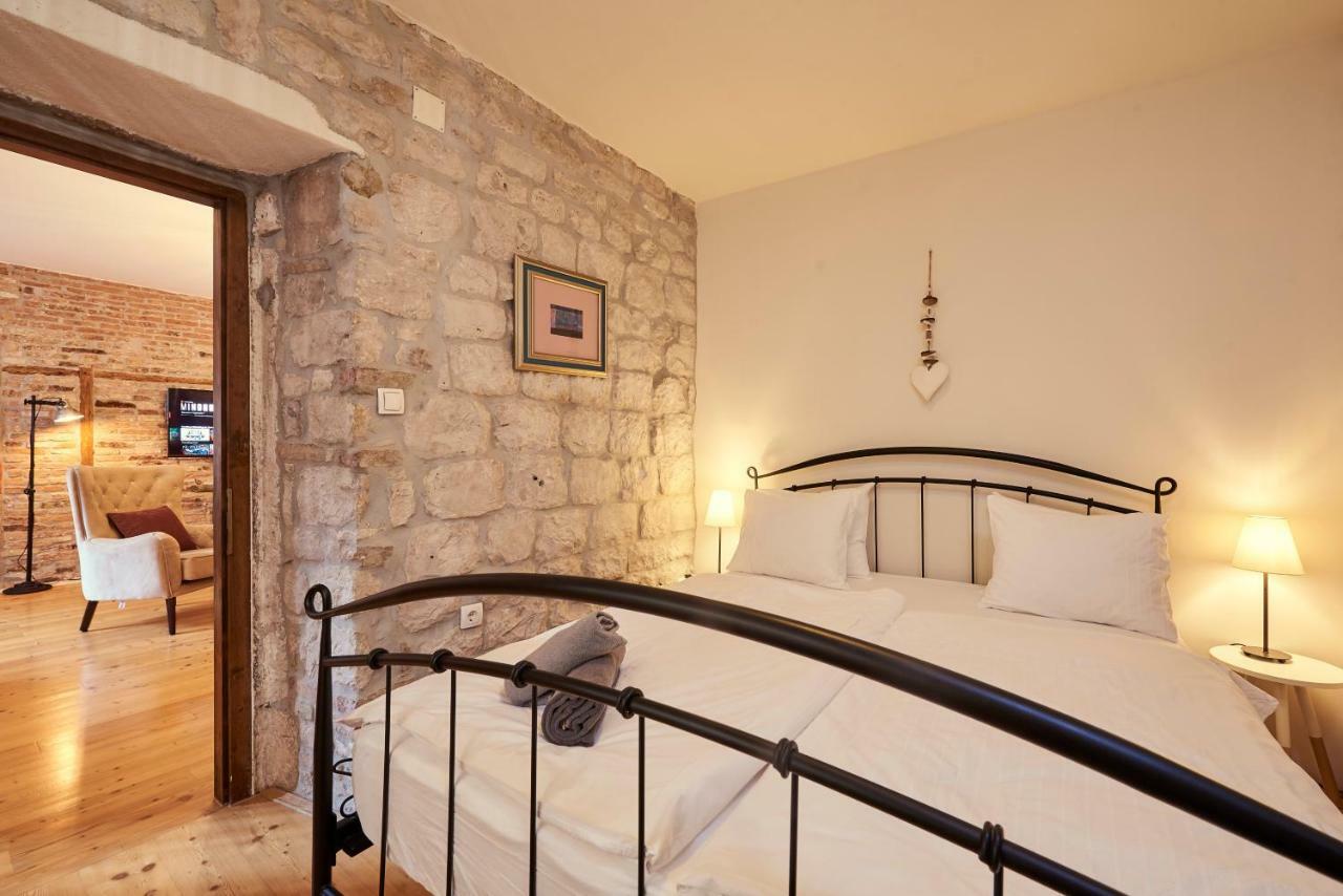 Apartment Capo Residence - Old Town - Parking Trogir Bagian luar foto